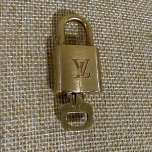 Authentic Louis Vuitton Gold Padlock & Key 🔐 312 Louis Vuitton bag charm
